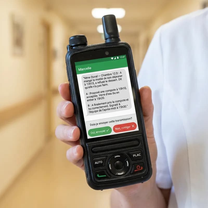 Écran du terminal vocal affichant la transmission structurée avec boutons de validation